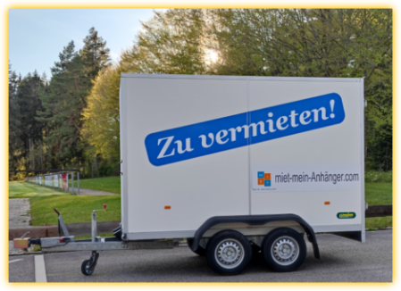 Gepflegter Anhänger mit sichtbarer Beleuchtung und Reifencheck